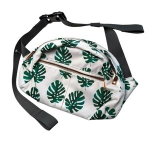 Green palm Leaf Print Women's hip crossbody Bag travel vacation tropical
